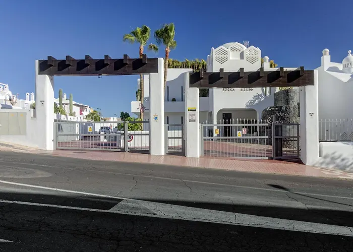 White Paradise アパート アデヘ