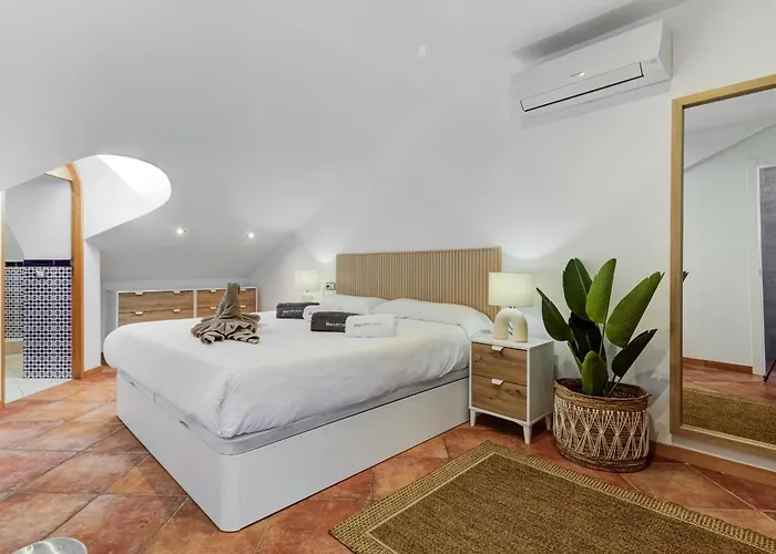 White Paradise アパート アデヘ