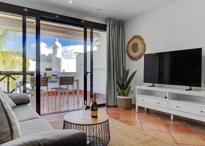 アパート White Paradise