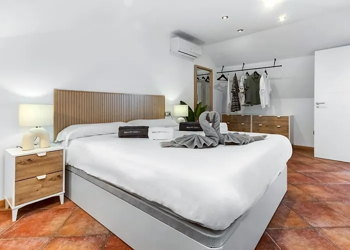 White Paradise アパート アデヘ