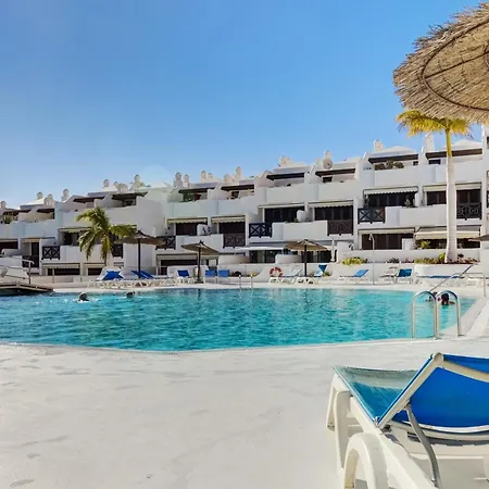 White Paradise Apartment